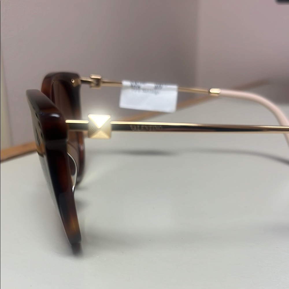 NEW Valentino Garavani Rockstud sunglasses Brand new with tags - Picture 3 of 7
